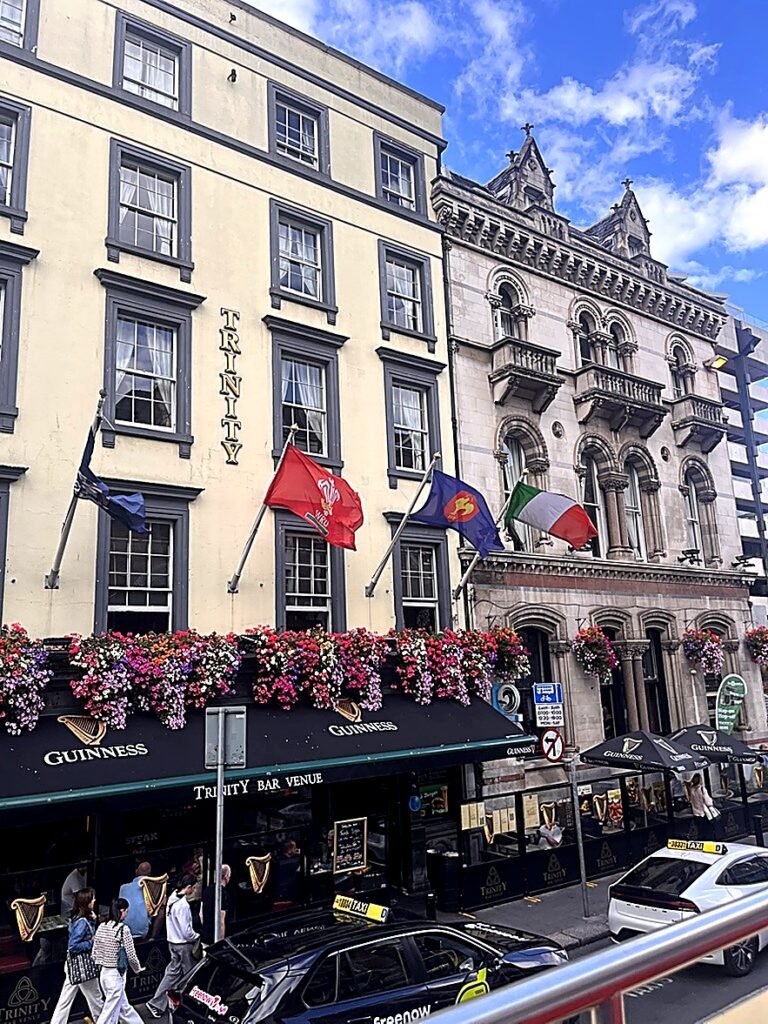 trinity bar dublin big bus tour